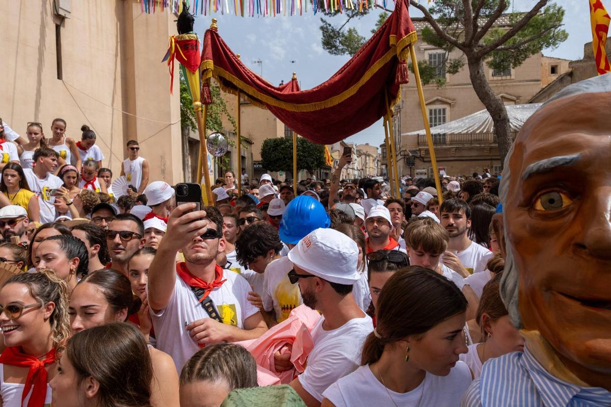 Felanitx disfruta con Sant Agustí y la irreverencia del Cosso Felanitx disfruta con Sant Agustí y la irreverencia del Cosso