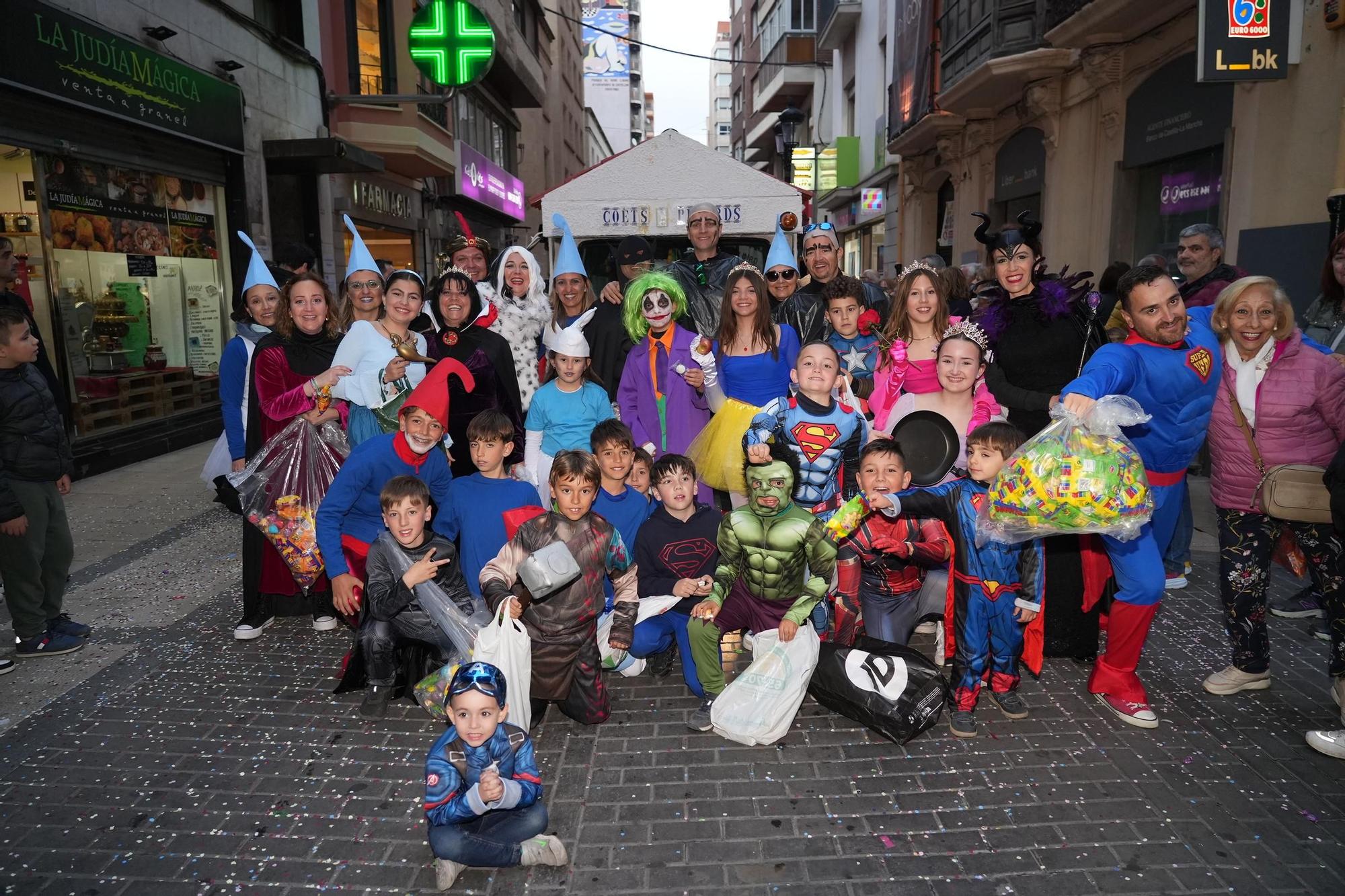 Desfile de animación de collas y carros engalanados