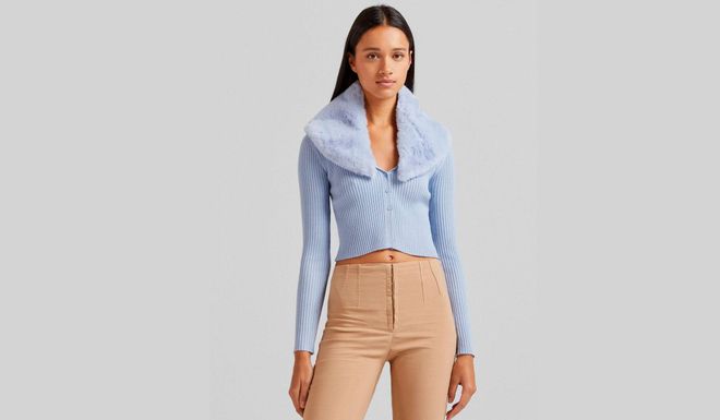Chaqueta de escote de pico con cuello de pelo, Bershka
