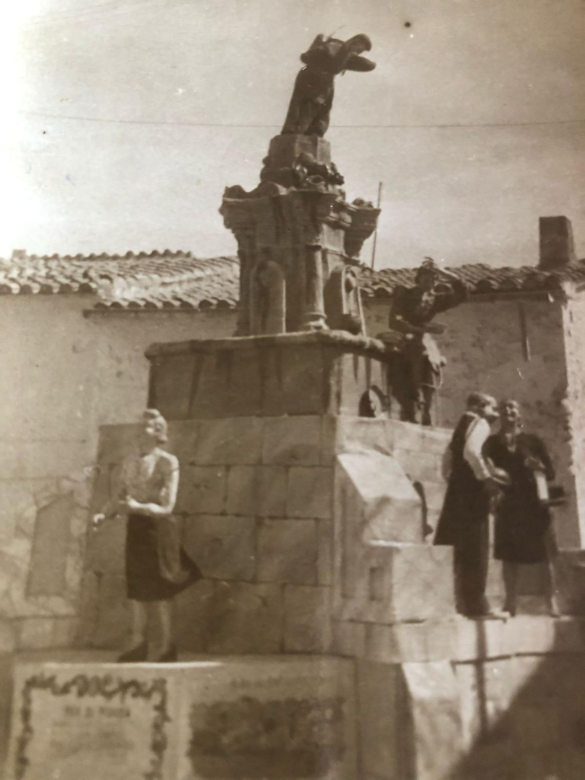 Este es el monumento que plantó la falla del Carrer del Mig.
