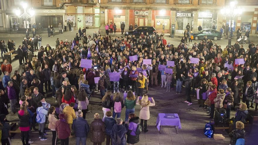 Los dos actos del 8M en Benavente: mesa redonda en el Parador y concentración en la calle