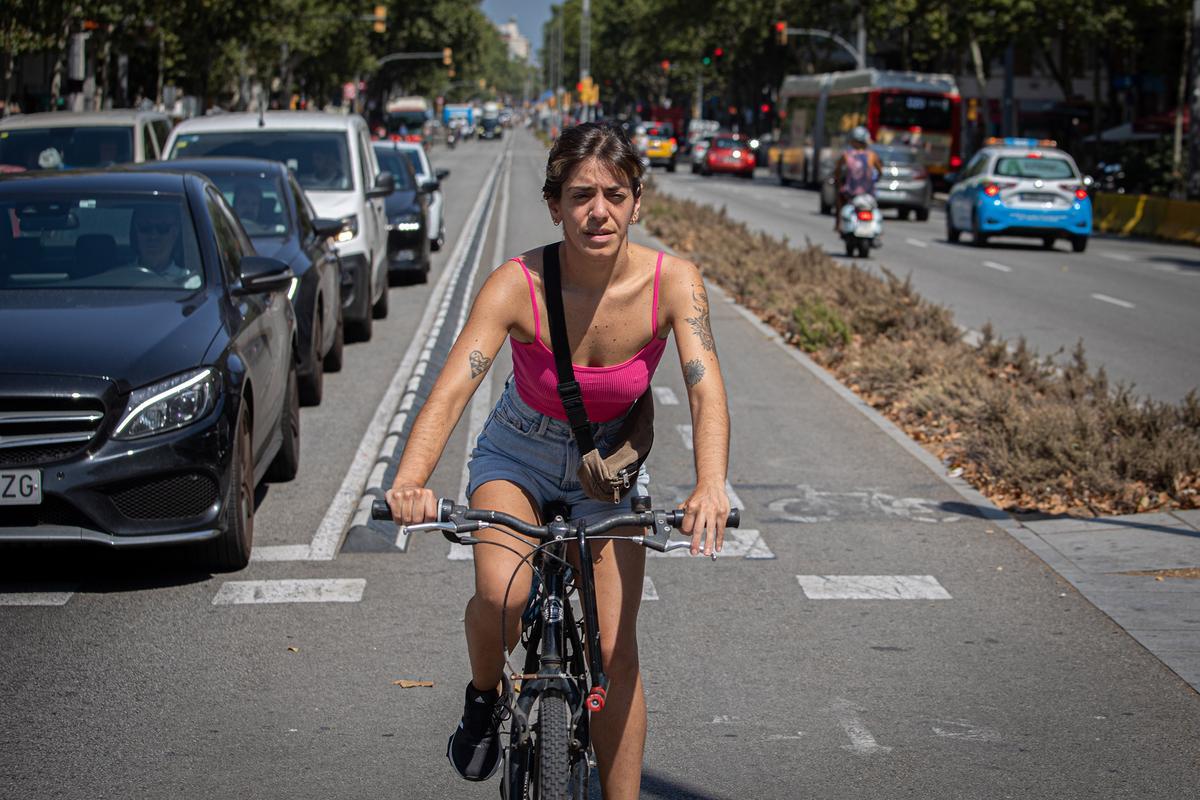 En bici urbana con calor extremo en Barcelona