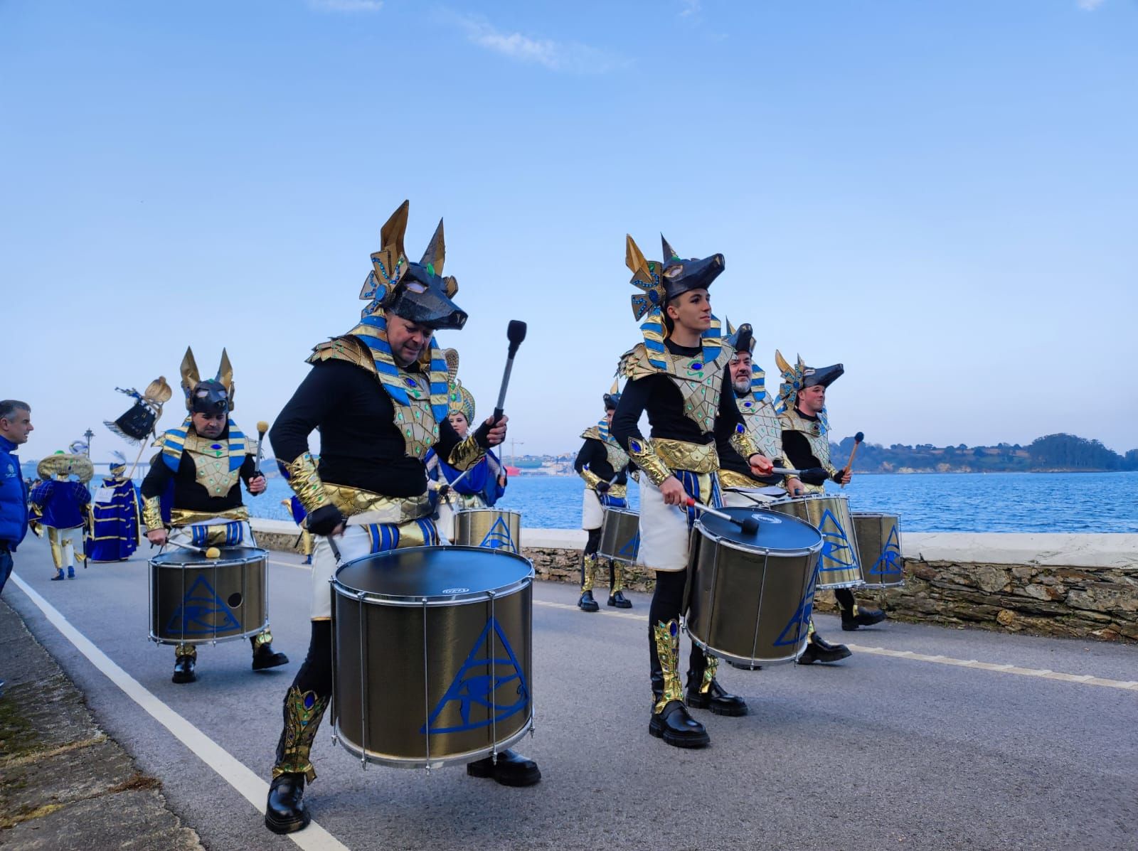 Castropol luce su carnaval, que pone final a la fiesta de las máscaras en el Occidente