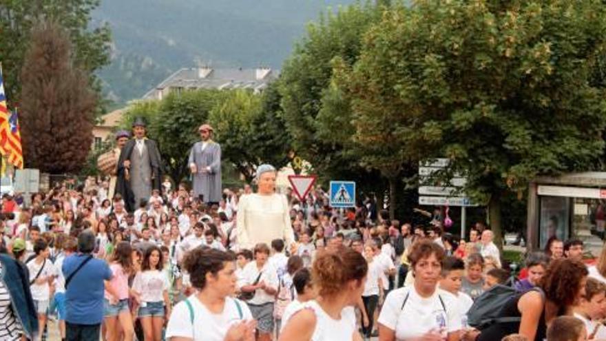 Cercavila pujant per la carretera de Berga