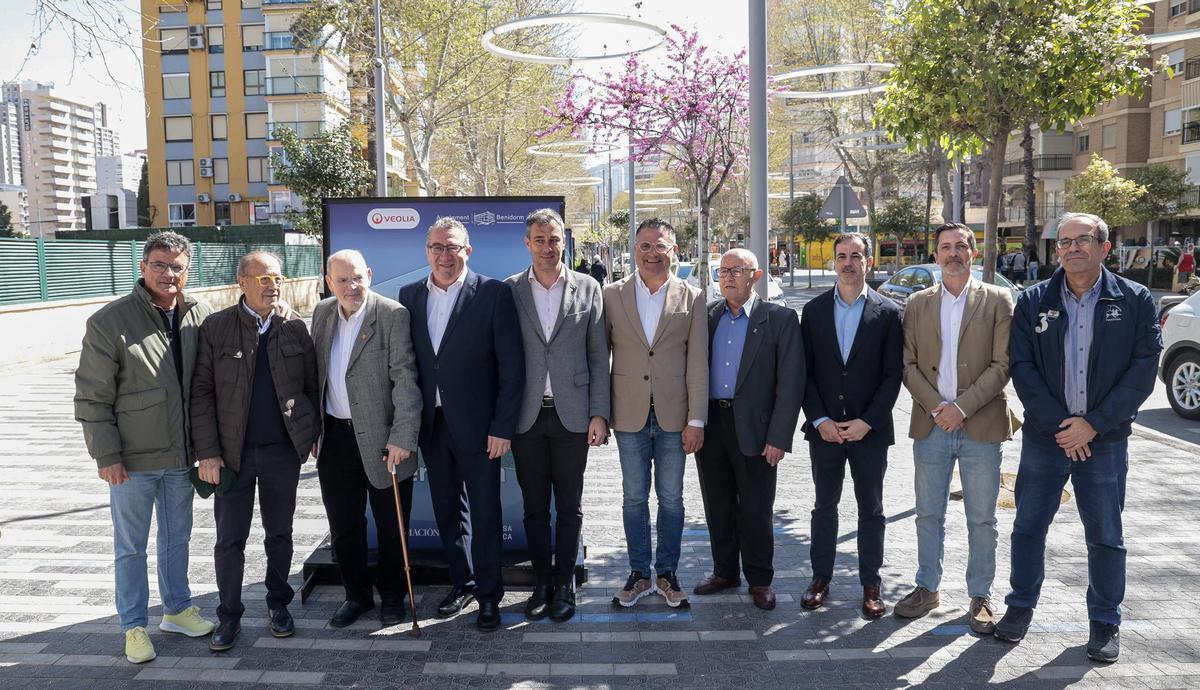 Toni Cabot, director de INFORMACIÓN; Paco Santiago, ingeniero jubilado del Ayuntamiento de Benidorm; Vicente Zaragoza, periodista y comisario de la exposición;  Toni Pérez, alcalde de Benidorm; Jordi Azorín, director territorial de VEOLIA;  José Ramón González, concejal del Ciclo del Agua en Benidorm; Juan José, encargado jubilado de servicios generales del agua de Benidorm; Ángel Ángulo, gerente de INFORMACIÓN y Vicente Mayor, ingeniero jefe de agua y energía de Benidorm.