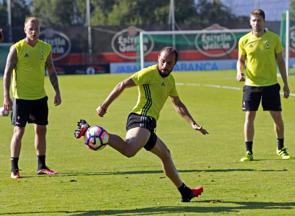 El Celta entrena en A Madroa // M.Canosa