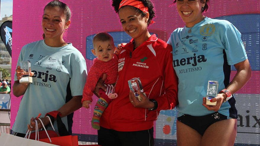 Imagen del podio de la categoría femenina, con Machrouh en el centro.