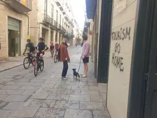 L’Ajuntament de Girona condemna les pintades contra els establiments