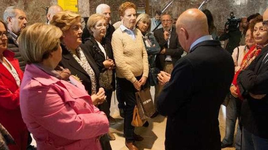 El subdelegado del Gobierno, Jerónimo García Bermejo, recibe a alumnos de la Universidad de la Experiencia .