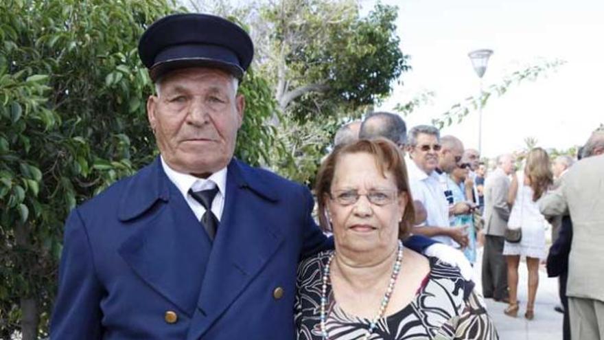Juan Peña y su mujer, Concepción Macías, ayer en San Agustín. | sergio pérez