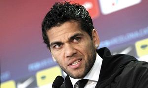 El lateral dret del FC Barcelona Dani Alves ha deixat clar, a la roda de premsa d’aquesta tarda, que encara hi ha Lliga.