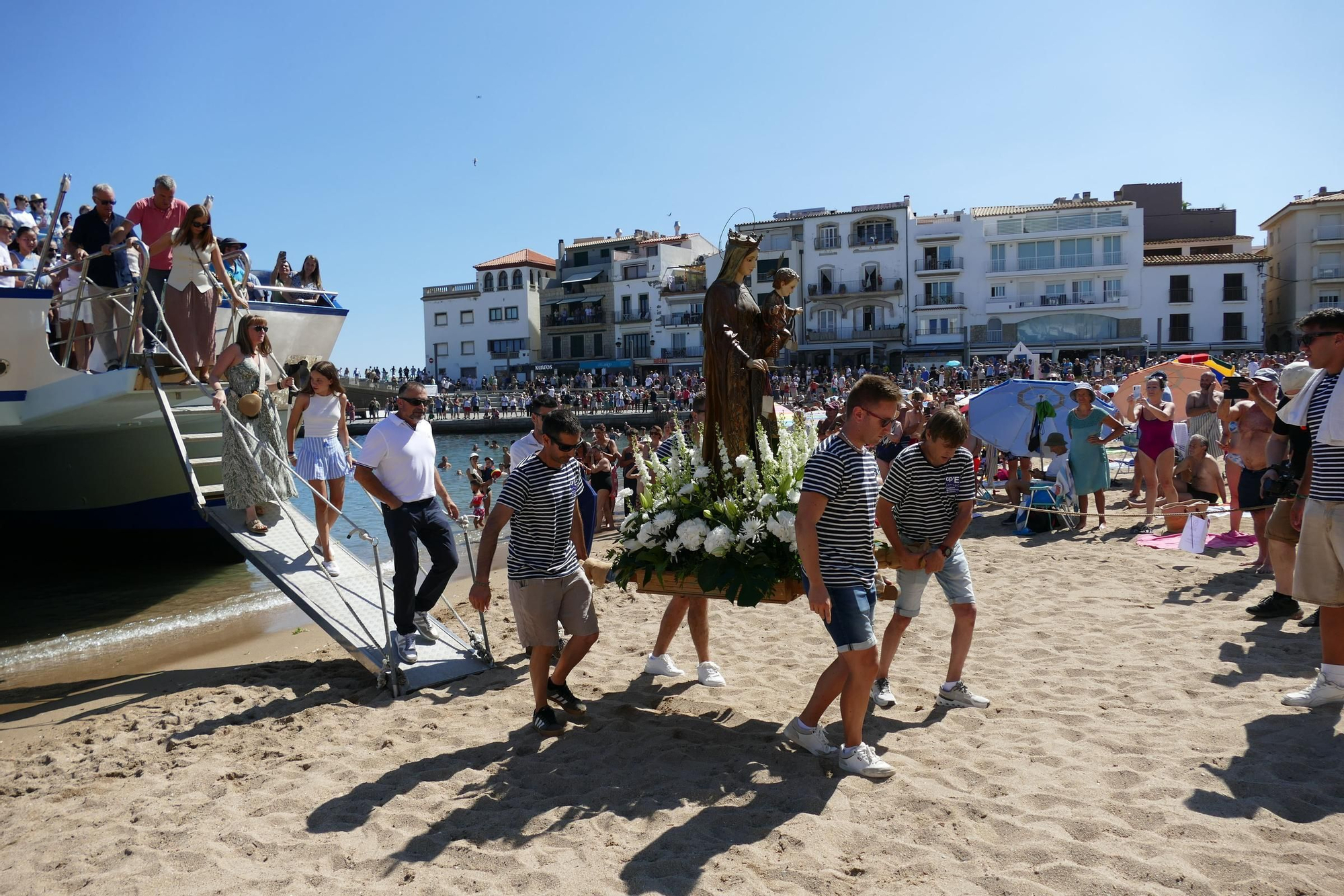 L'Escala commemora la Festa del Carme amb un sentit homenatge a les persones grans i a les seves arrels marineres