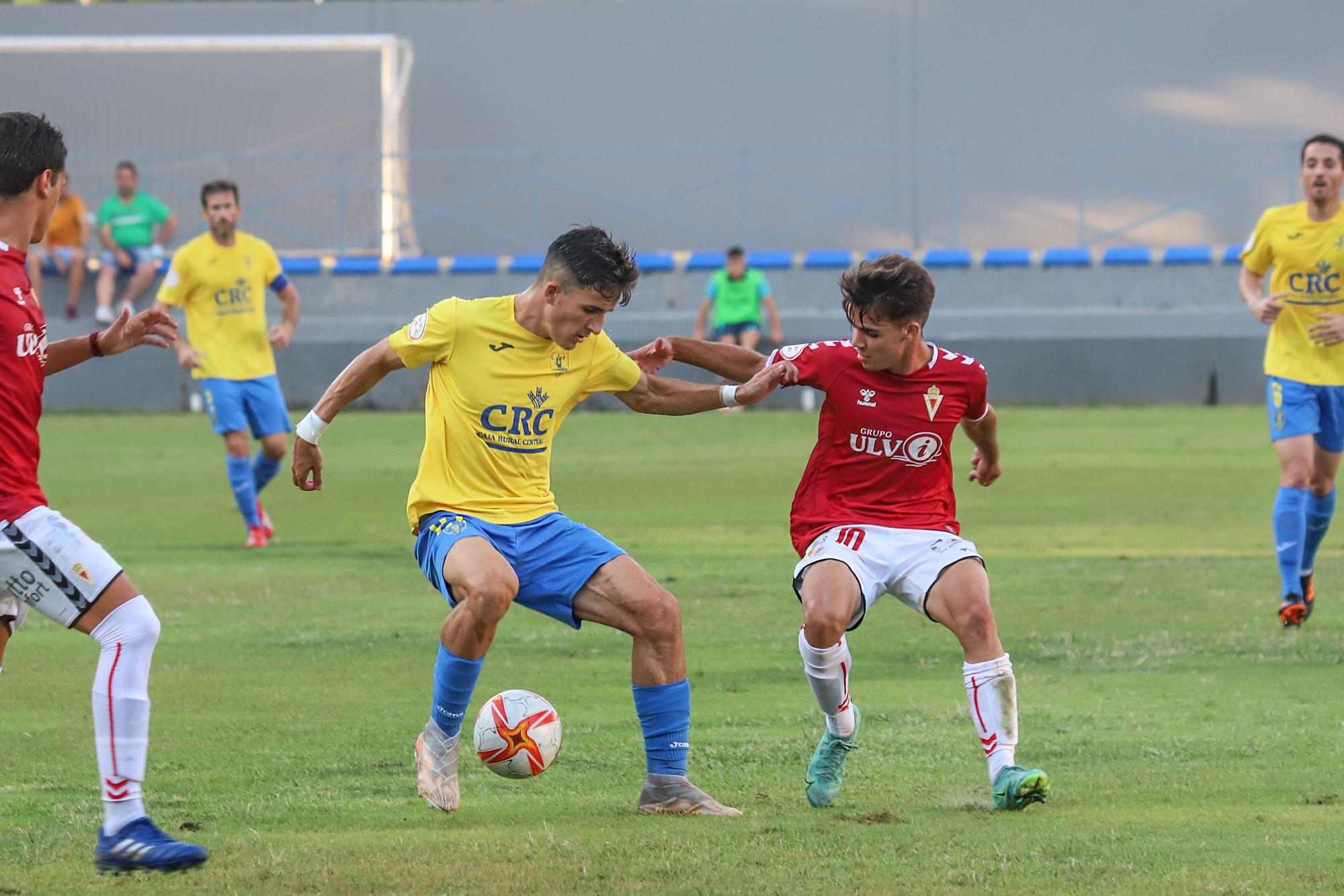 El Orihuela presenta a sus jugadores ante su afición