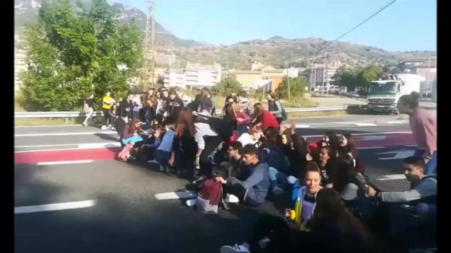 Estudiants de Berga tallen la C-16