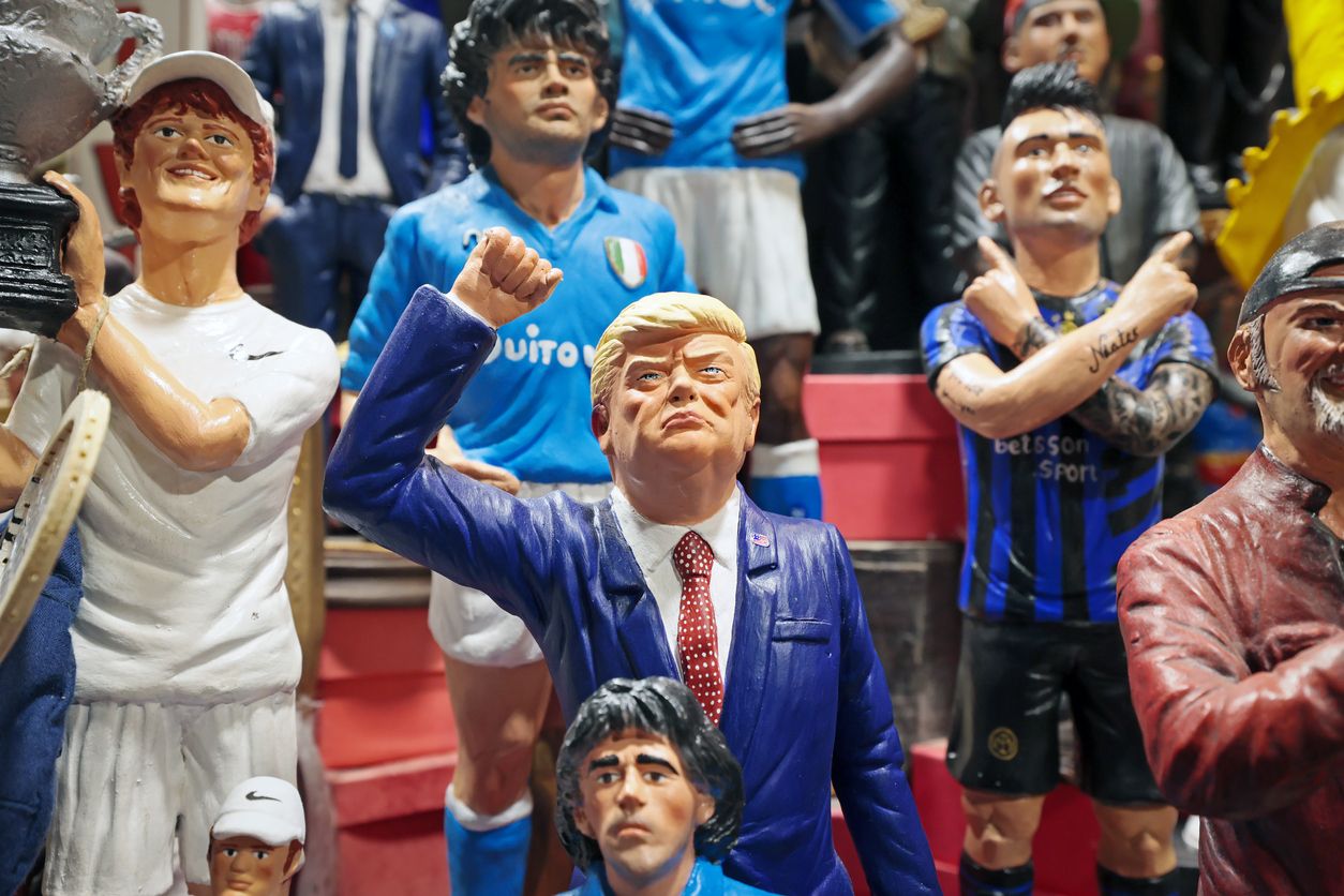 Estas figuritas para el Belén más allá de los típicos personajes religiosos: desde Trump a Maradona.