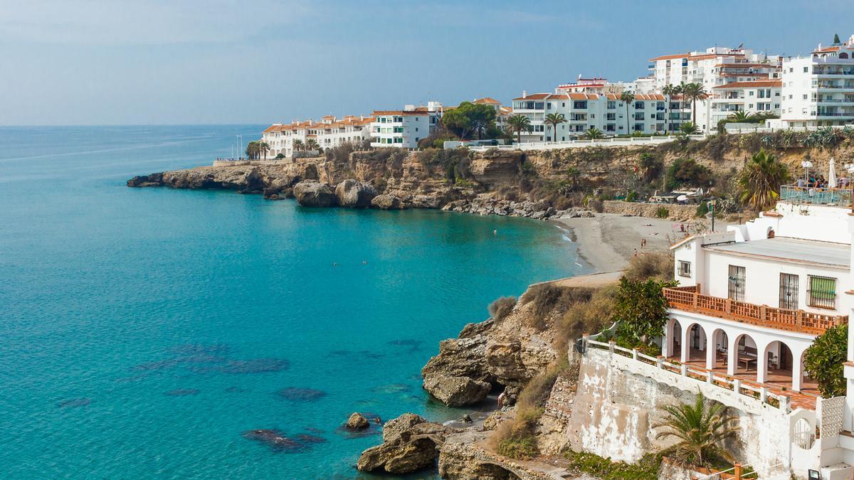 Qué fue de Nerja, el pueblo donde se rodó 'Verano azul'