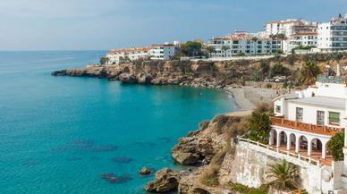 Qué fue de Nerja, el pueblo donde se rodó 'Verano azul'