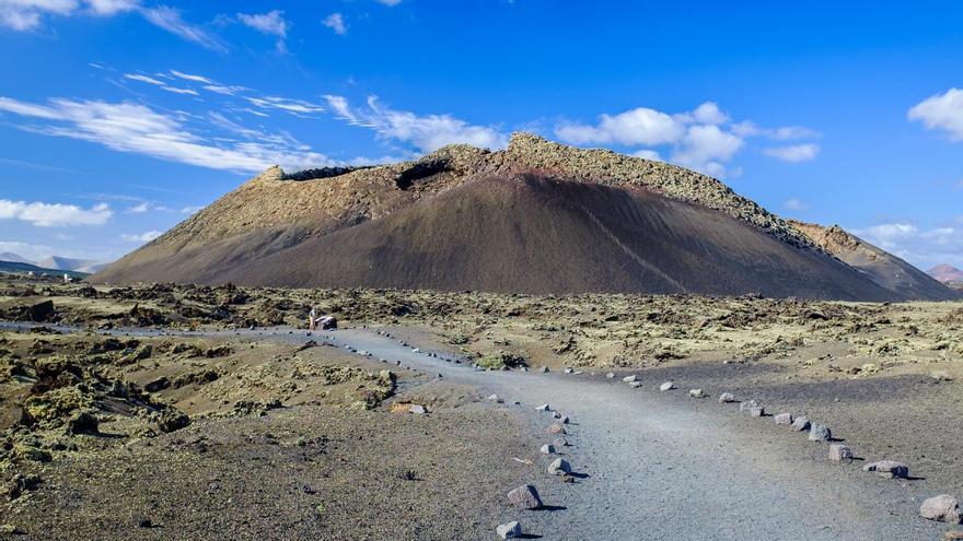Atentado geológico en Canarias: ponen un grifo con cemento en una zona volcánica