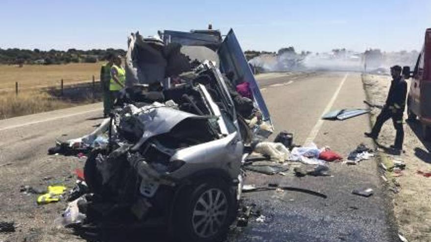 El coche donde iban los menores muertos en Zamora.