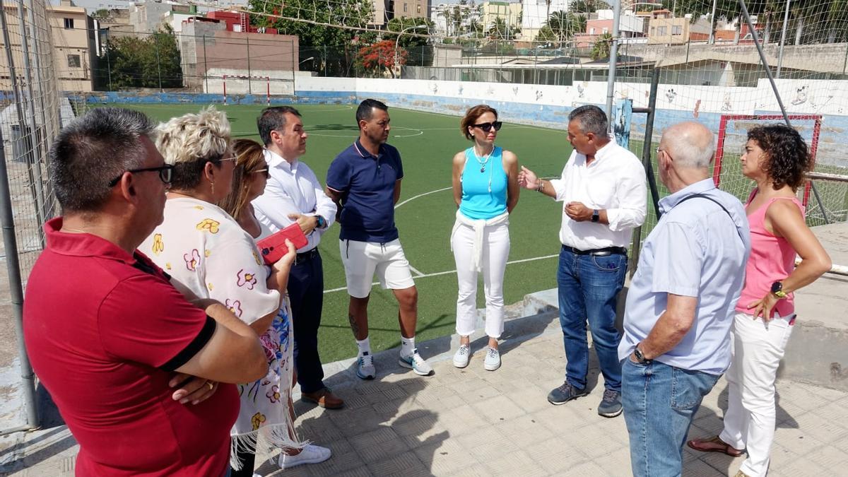 Visita al campo de fútbol de Las Delicias, en la capital.