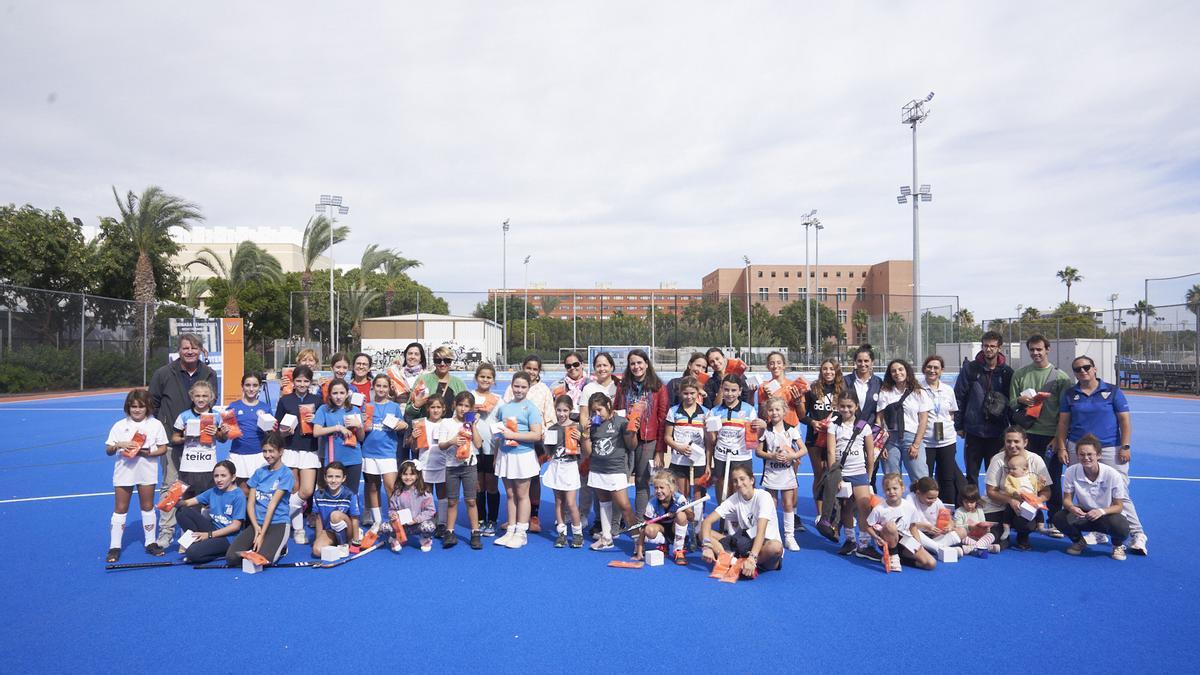 La fiesta del hockey femenino se celebró el pasado fin de semana en el campo de hockey del polideportivo Virgen del Carmen-Beteró, Tarongers y La Carrasca en una exitosa jornada en la que participaron varias jugadoras.