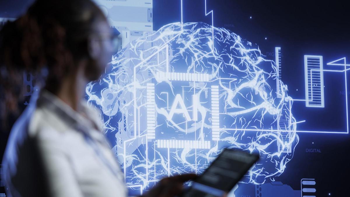 Profesionales formándose online para liderar la transformación digital de sus empresas con los cursos gratuitos de Femxa.