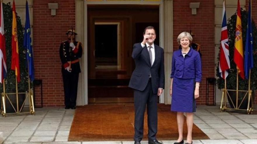 Rajoy garantiza a May apoyo para frenar el secesionismo en Reino Unido