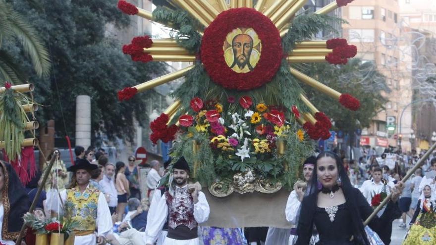 Manto de flores a la virgen