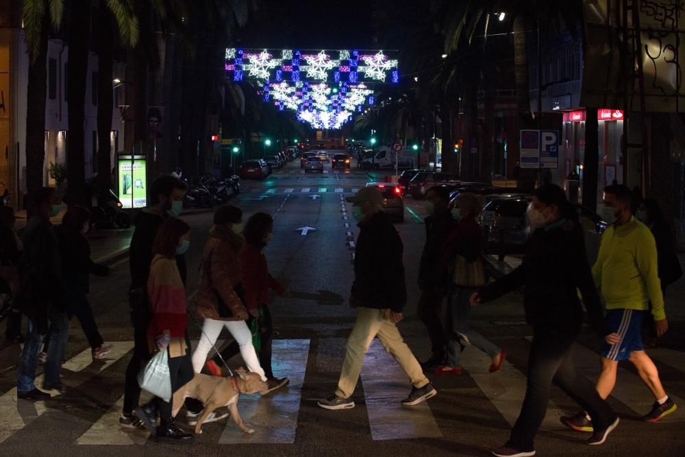 Málaga se echa a la calle para vivir su Navidad Covid-19