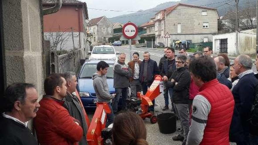 Una de las actividades sobre el compost en Vilaboa. // Fdv