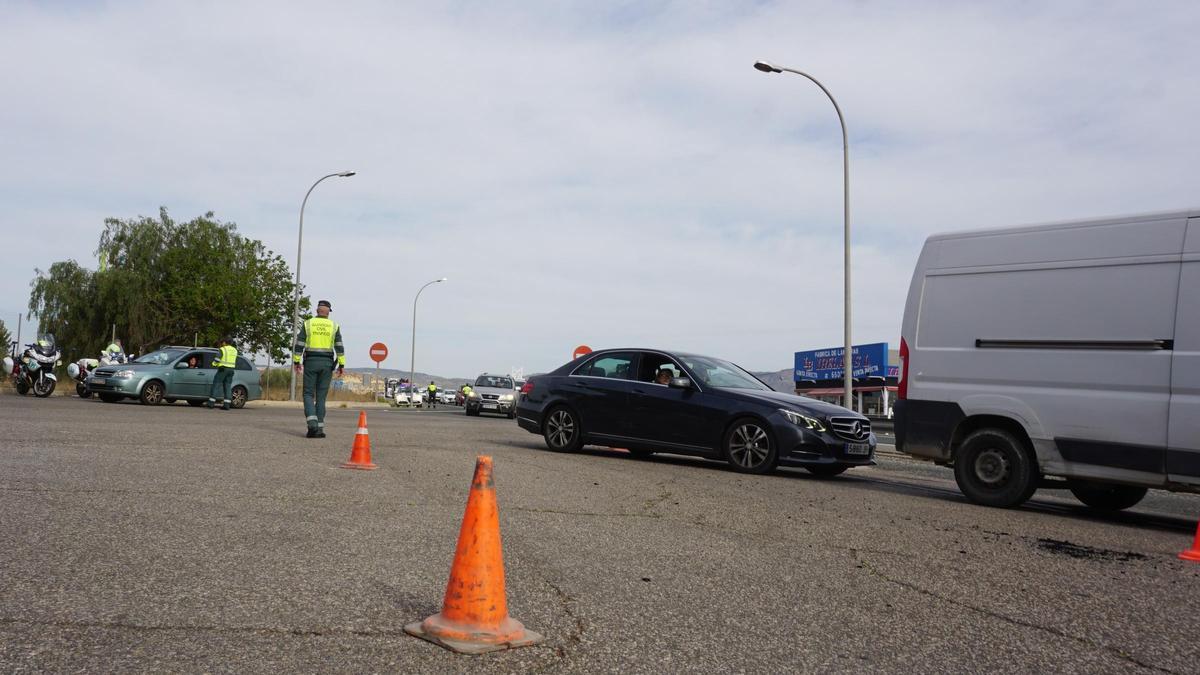 Agentes de la Guardia Civil de Tráfico, este lunes en el arranque de la campaña de control de velocidad en la Región de Murcia.