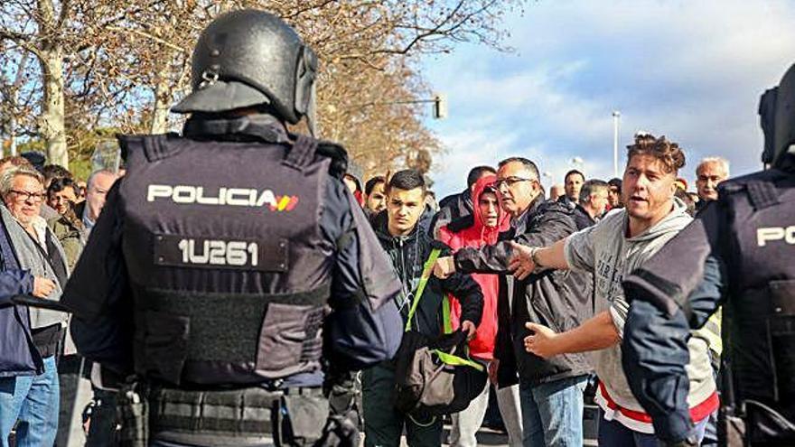 Els taxistes de Madrid mantenen la vaga indefinida «amb més força»