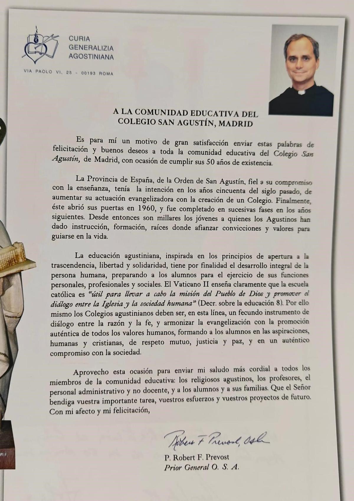 La carta que Robert Prevost, ahora León XIV, envió al colegio de San Agustín en 2010 con motivo del 50 aniversario del centro.