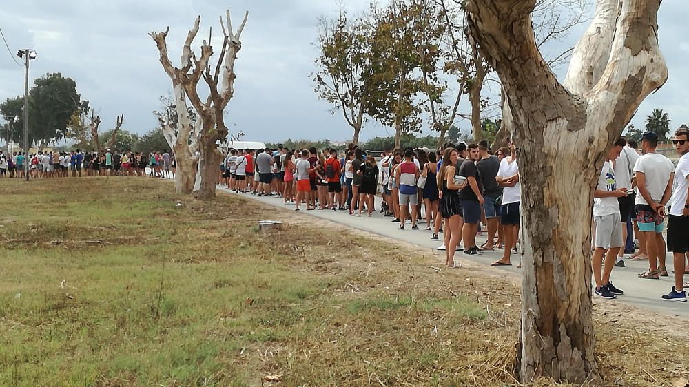 Los primeros campistas llegan al Medusa en Cullera