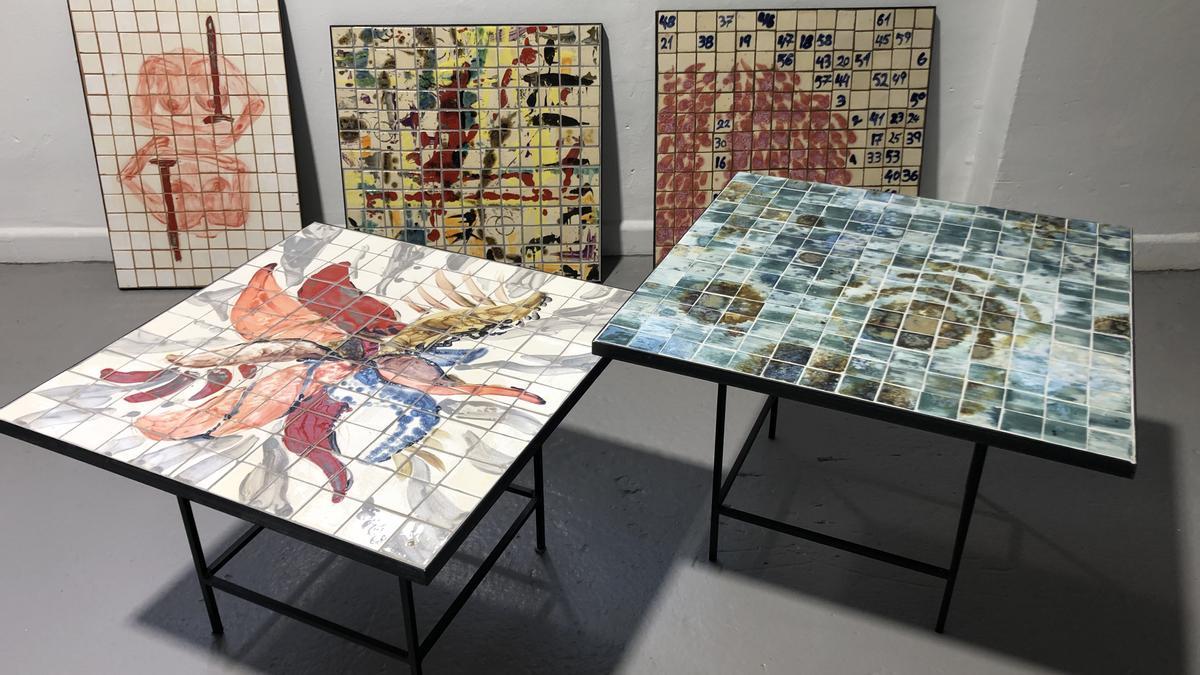 Mesas cerámicas de artistas alicantinos que participan en The Table Project, en el taller de Isidro Blasco en Madrid