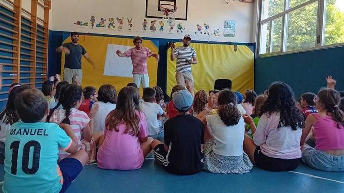 Un grupo de menores durante un campamento de verano en la comunidad gallega