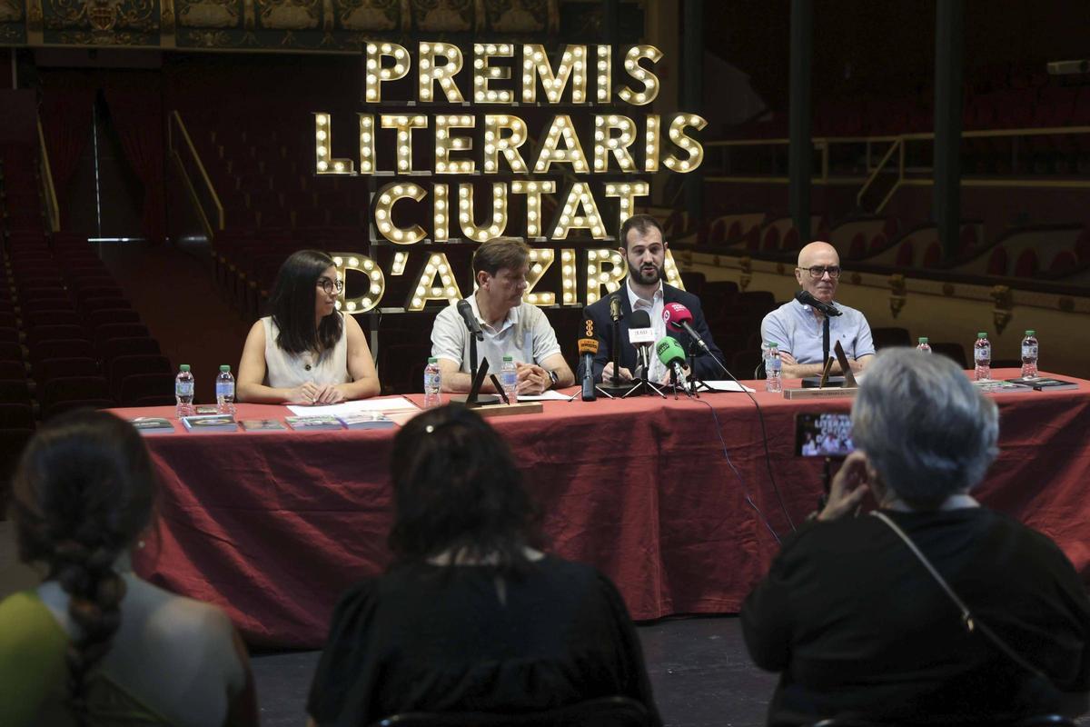 La roda de premsa dels premis literaris s'ha celebrat al Gran Teatre d'Alzira.