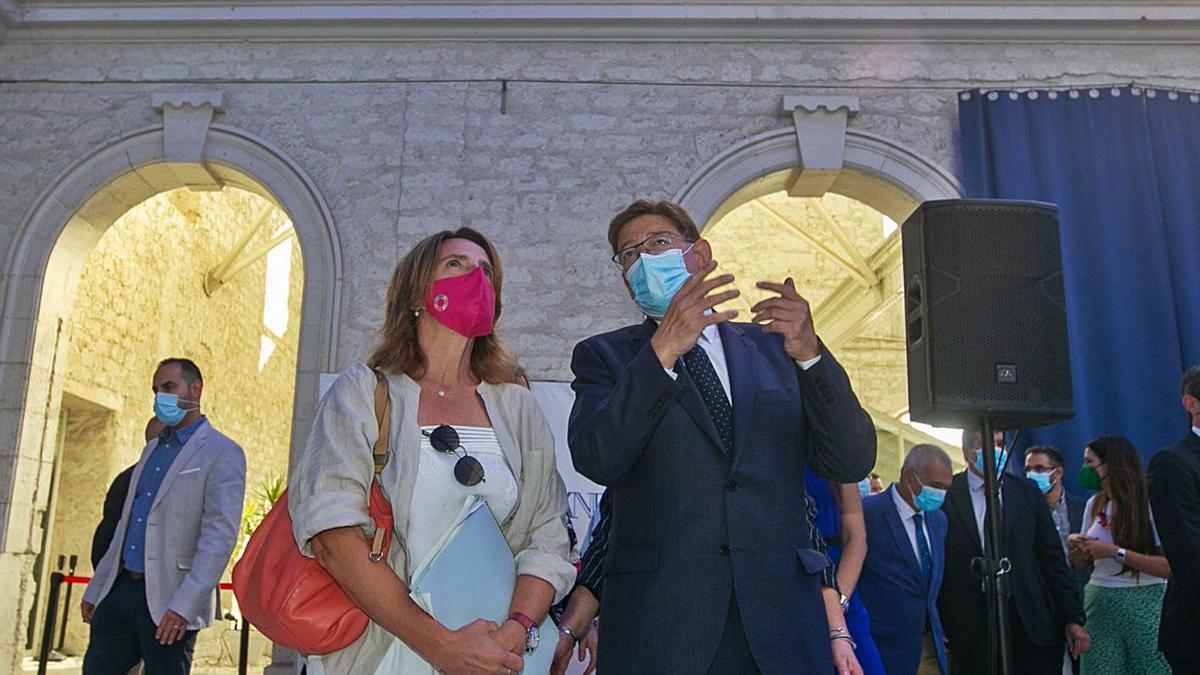 Teresa Ribera junto a Ximo Puig en Casa Mediterráneo, donde se celebró el desayuno-coloquio. | RAFA ARJONES