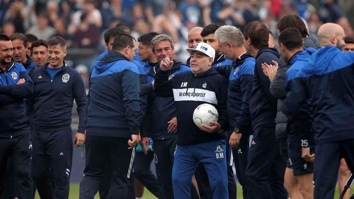 Maradona, en su presentación como técnico de Gimnasia y Esgrima.