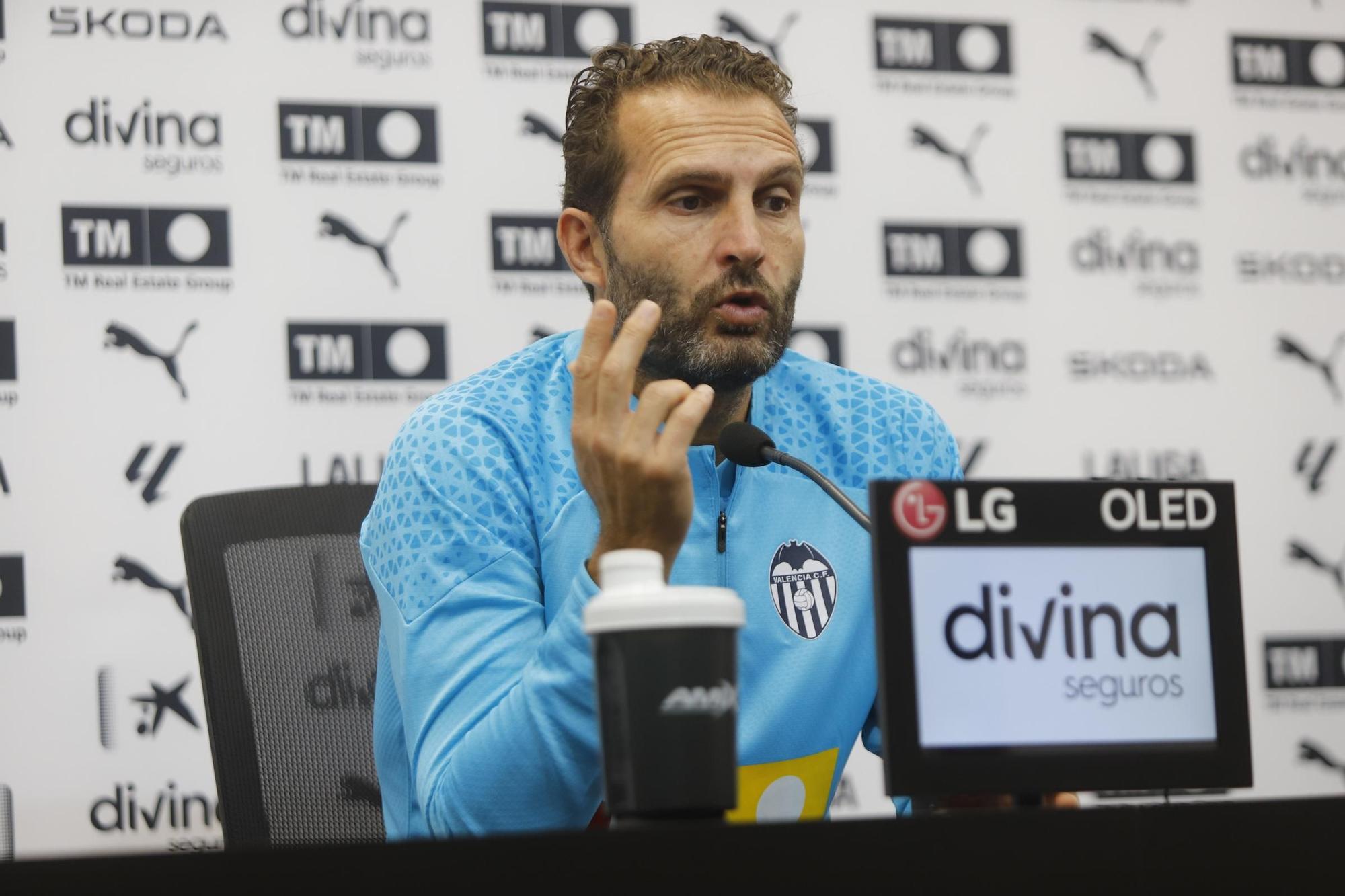 Rueda de prensa del entrenador del Valencia CF Rubén Baraja