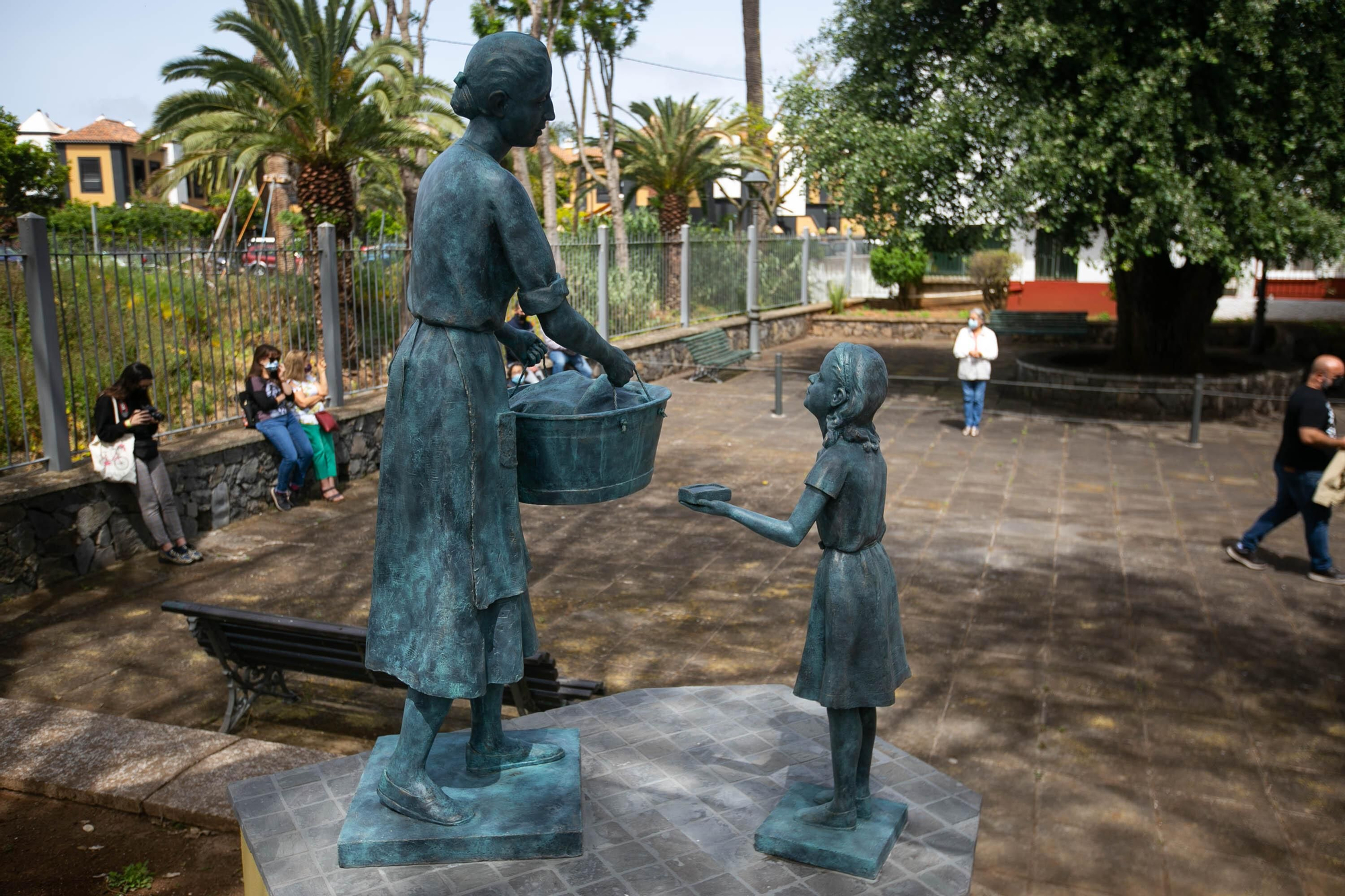 Inauguración de la escultura de La Lavandera