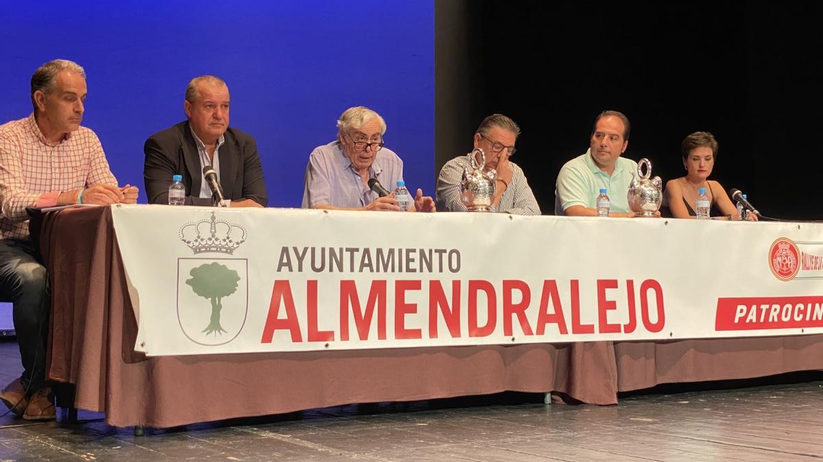 Presentación oficial del Rallye de la Vendimia en el teatro Carolina Coronado.