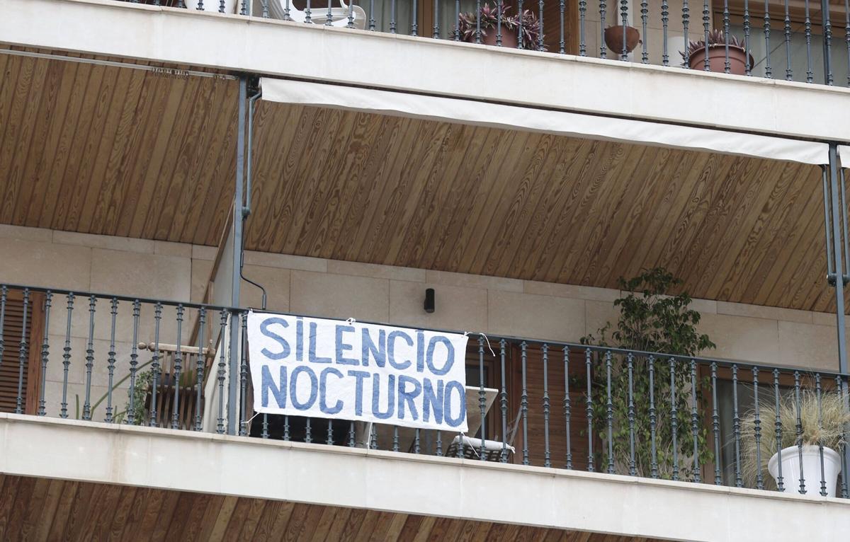 VECINOS DE CAN BARBARA PROTESTAN POR LAS MOLESTIAS DE LOCALES DE OCIO NOCTURNOS VECINOS DE CAN BARBARA PROTESTAN POR LAS MOLESTIAS DE LOCALES DE OCIO NOCTURNOS