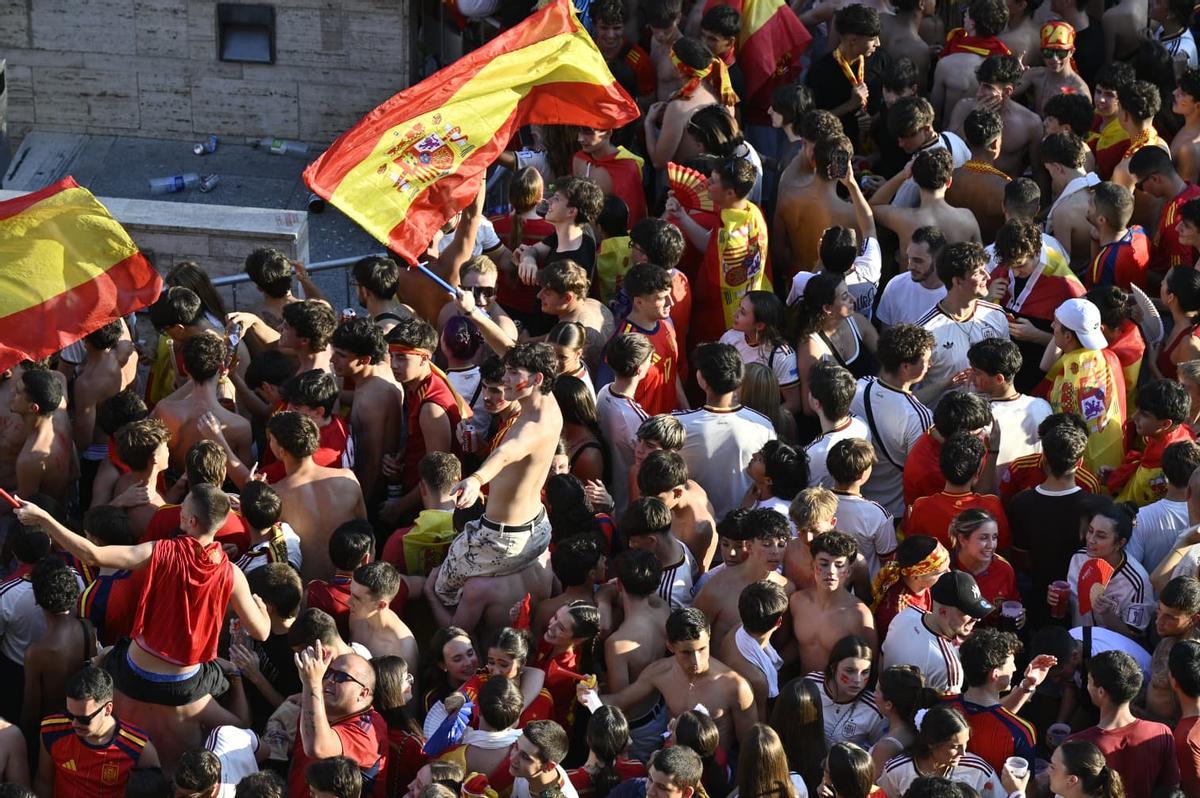 En imágenes | Zaragoza se vuelca con La Roja en la final del Mundial