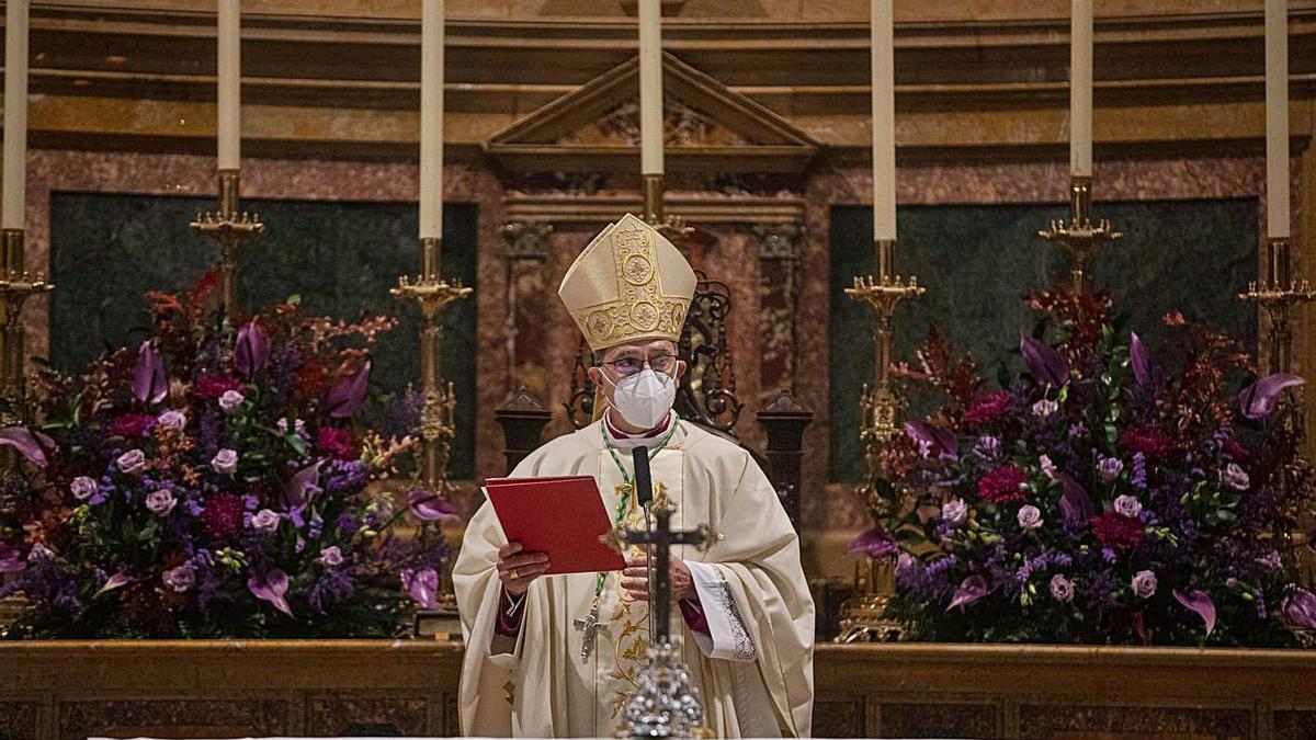Valera recuerda a los afectados por la pandemia en su homilía en la Catedral