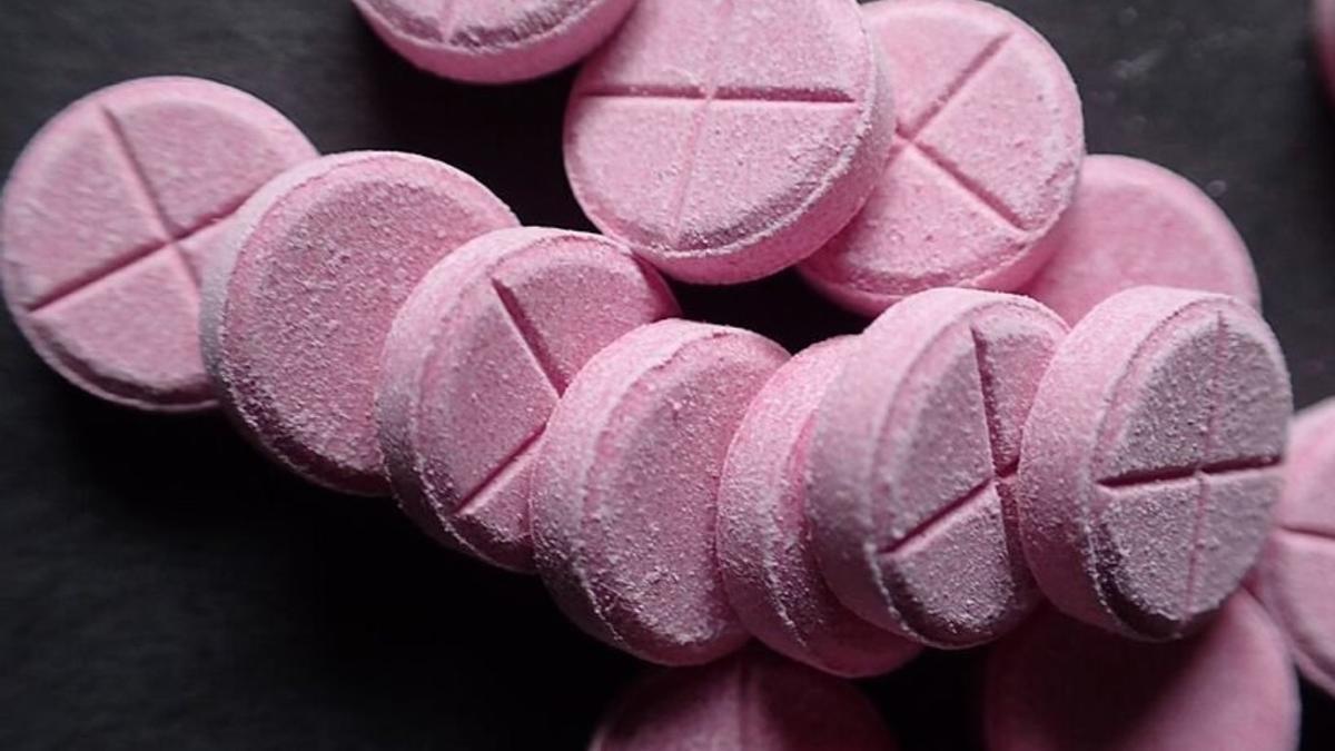 Esta es la nueva droga que se está vendiendo en España como si fuera MDMA