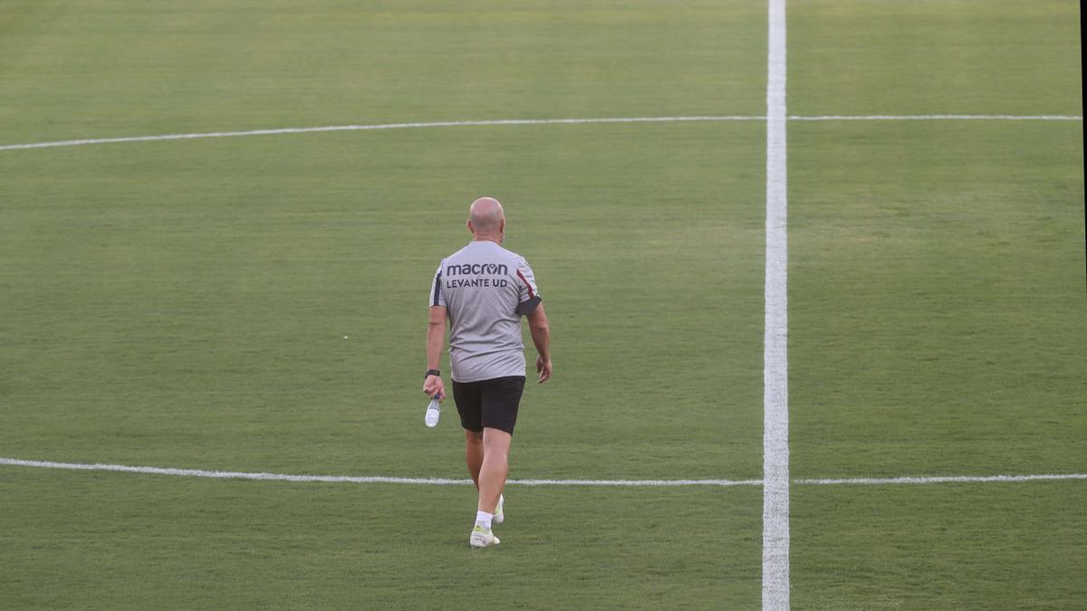 El técnico ayer en el entrenamiento.