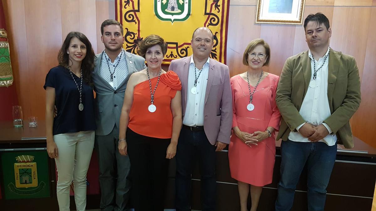 Ascen López, la tercera per l’esquerra, al costat dels seus companys del grup municipal socialista