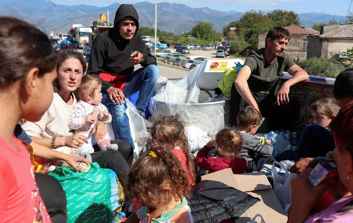 Los refugiados de Alto Karabaj llegan a Kornidzor