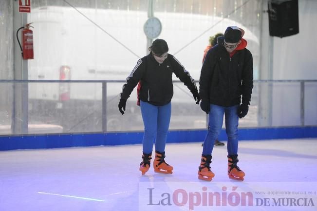 Apertura de la pista de patinaje sobre hielo del Cuartel de Artillería